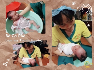 Các điều dưỡng viên của Nurse Care tiến hành dịch vụ tắm tại nhà cho Bé Cà Phê (con của mẹ Thanh Huyền). 