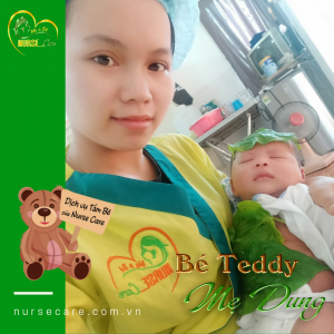 Hình ảnh của bé Teddy khi đang được điều dưỡng viên của Nurse Care tắm tại nhà.