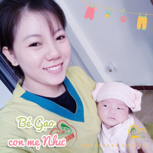 Các điều dưỡng viên của Nurse Care tiến hành dịch vụ tắm tại nhà cho Bé Gạo con của mẹ Như