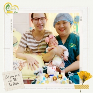 Các điều dưỡng viên của Nurse Care tiến hành dịch vụ tắm tại nhà cho Bé yêu của của mẹ Nhi, ba Hiếu.