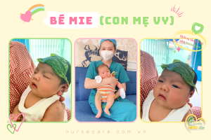 Các điều dưỡng viên của Nurse Care tiến hành dịch vụ tắm tại nhà cho bé Mia (con của mẹ Vy).
