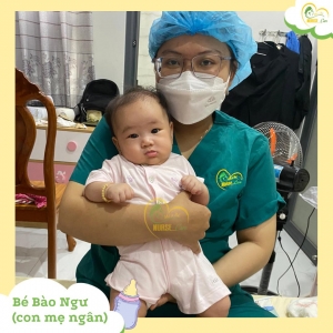 Các điều dưỡng viên của Nurse Care tiến hành dịch vụ tắm tại nhà cho BÉ BÀO NGƯ (con của mẹ Ngân). 