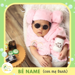 Các điều dưỡng viên của Nurse Care tiến hành dịch vụ tắm tại nhà cho Bé Name (con mẹ Oanh).