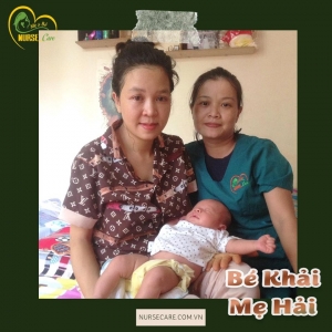 Các điều dưỡng viên của Nurse Care tiến hành dịch vụ tắm tại nhà cho Bé Khải (con của mẹ Hải) 