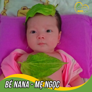 BÉ NANA (CON CỦA MẸ NGỌC) ĐANG ĐƯỢC CÁC CÔ ĐIỀU DƯỠNG NURSE CARE TẮM TẠI NHÀ