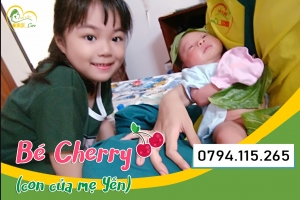 BÉ CHERRY (CON CỦA MẸ YẾN) ĐANG ĐƯỢC CÁC CÔ ĐIỀU DƯỠNG NURSE CARE TẮM TẠI NHÀ