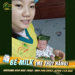 BÉ MILK (CON CỦA MẸ THÚY HẰNG) ĐANG ĐƯỢC CÔ ĐIỀU DƯỠNG NURSE CARE CHĂM SÓC TẮM & MASSAGE TẠI NHÀ.