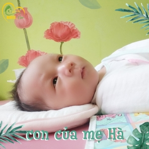 Các điều dưỡng viên của Nurse Care tiến hành dịch vụ tắm tại nhà cho thiên thần nhỏ của mẹ Hà.