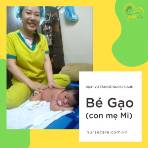Các điều dưỡng viên của Nurse Care tiến hành dịch vụ tắm tại nhà cho Bé Gạo (con mẹ Mi)