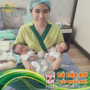 Các điều dưỡng viên của Nurse Care tiến hành dịch vụ tắm tại nhà cho Bé Bắp & Bơ (2 thiên thần nhỏ của mẹ Linh). 