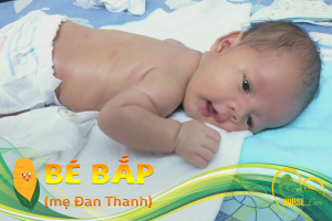 Các điều dưỡng viên của Nurse Care tiến hành dịch vụ tắm tại nhà cho Bé Bắp (con của mẹ Đan Thanh).