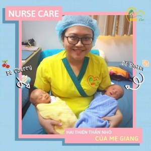 Các điều dưỡng viên của Nurse Care tiến hành dịch vụ tắm tại nhà cho Bé Cherry & Bé Butin (2 thiên thần nhỏ của mẹ Giang).